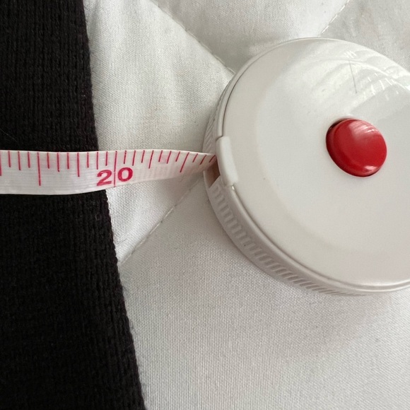 H&M black sweater - Picture 5 of 9